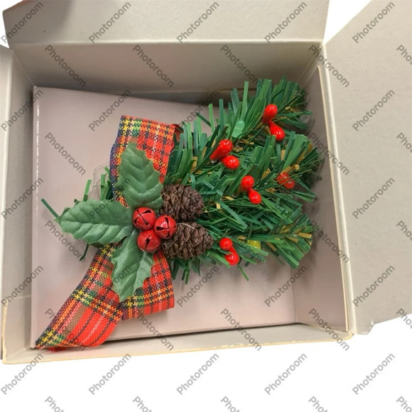 Avon evergreen light up pin Holiday Pinecone and Berry NIB 1991 - Picture 1 of 5